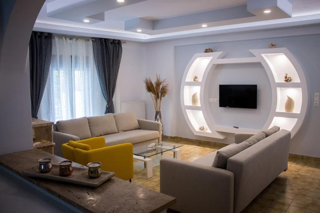 Spacious Apartment In The Heart Of Pythagorion Exterior photo